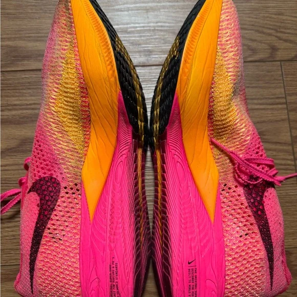 Vibrant Pink Men’s Vaporfly 3s - Picture 2 of 6